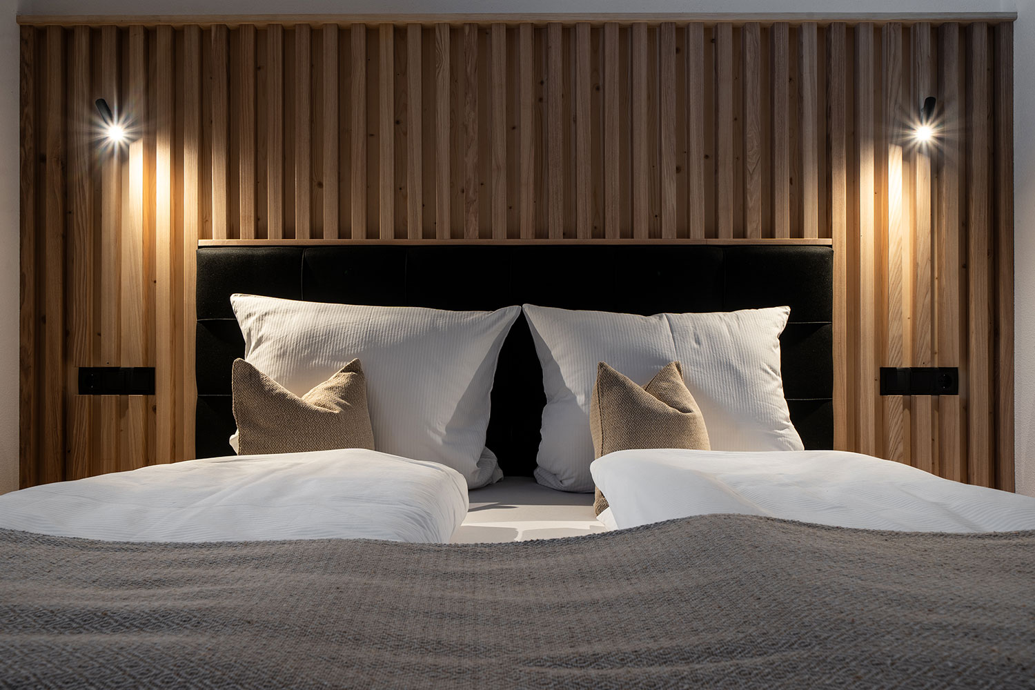 Naturhaus-Leger-Ferienwohnung-in-Lenggries-Schlafzimmer-Nahaufnahme-Bett
